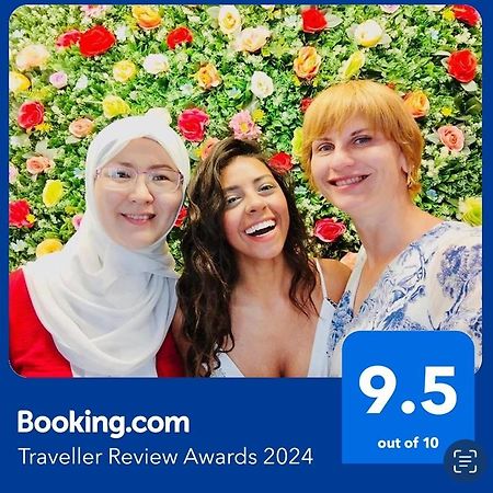 Dreams Beach Hostel Dubai Bagian luar foto