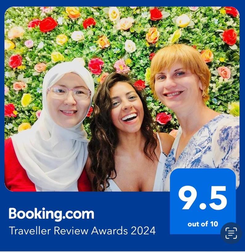 Dreams Beach Hostel Dubai Bagian luar foto